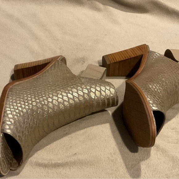 DONALD Pliner Khloe Metallic Python Snakeskin Peep Toe Sandals Booties Sz 9.5 - Picture 4 of 8